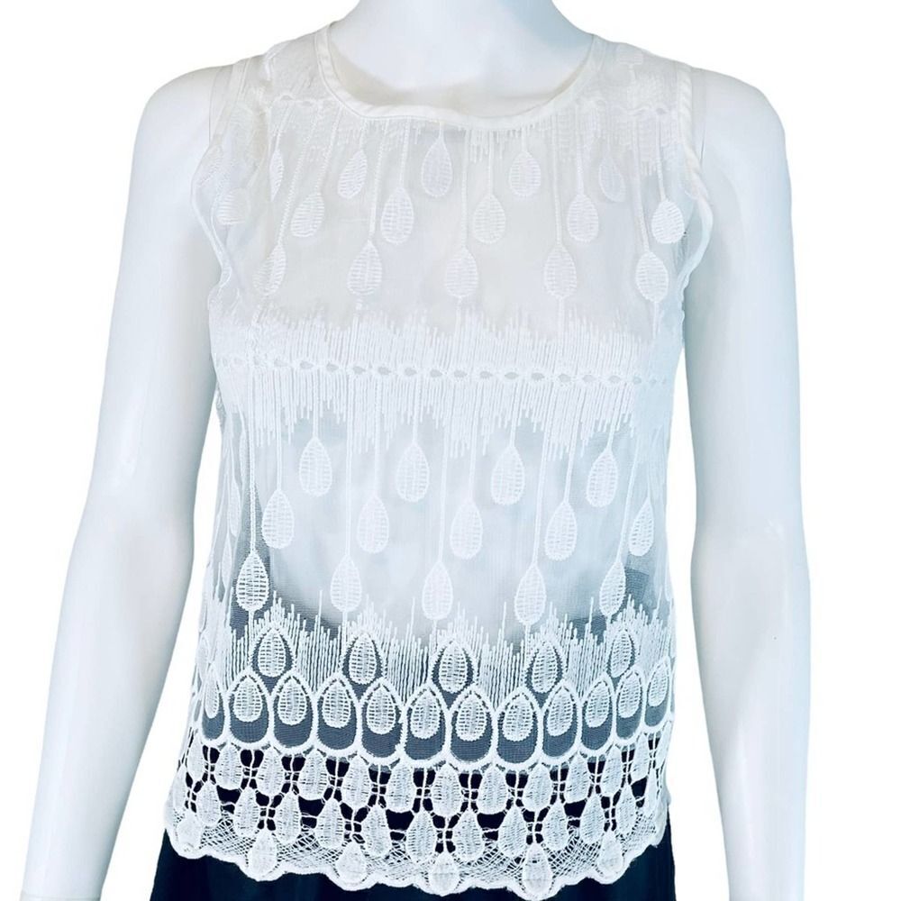 JOA White Embroidered Sleeveless Top Small